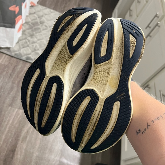 Saucony running shoes - Picture 4 of 5